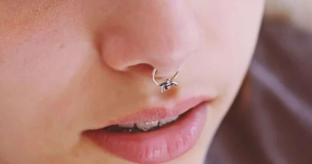 Fake septum piercing